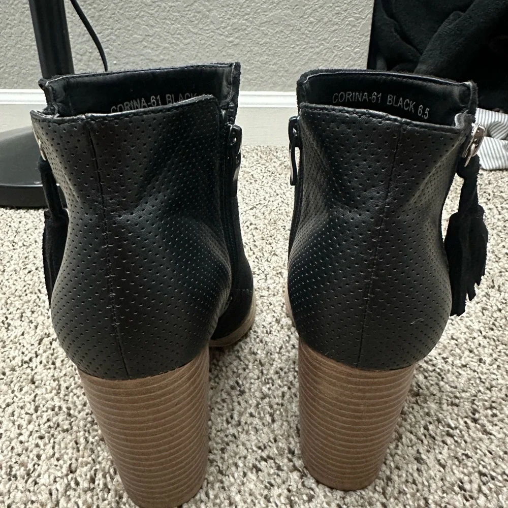 Women’s Booties 6.5 - Picture 2 of 4